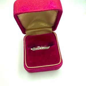 1930s 18k white gold and diamond ring